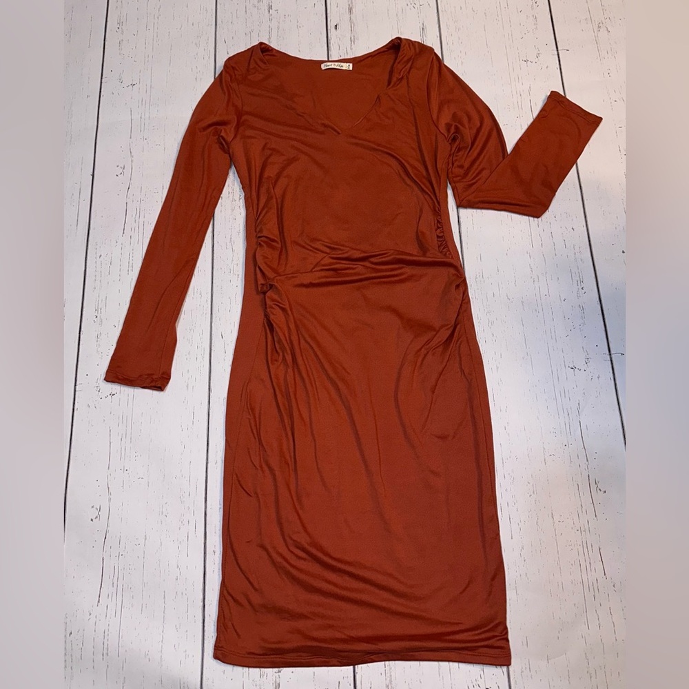 LIKE NEW Heart & Hips Maternity fashion dress size Medium